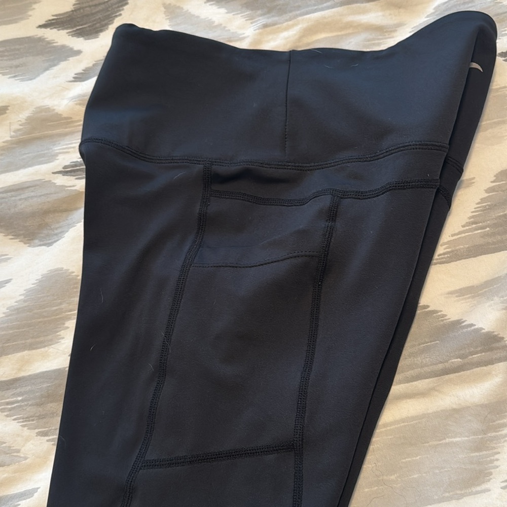 Black Pocket Light n Tight Hi-rise Capri 20" - Picture 4 of 4